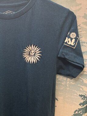 Eighty Eight Brand T-shirt Size 18/20 - Blue Skull Sunflower Embroidered Lost